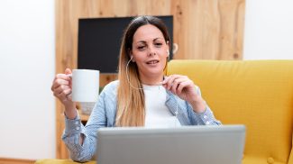 Abstract Giving Business Advice Online, Spreading Internet Presence