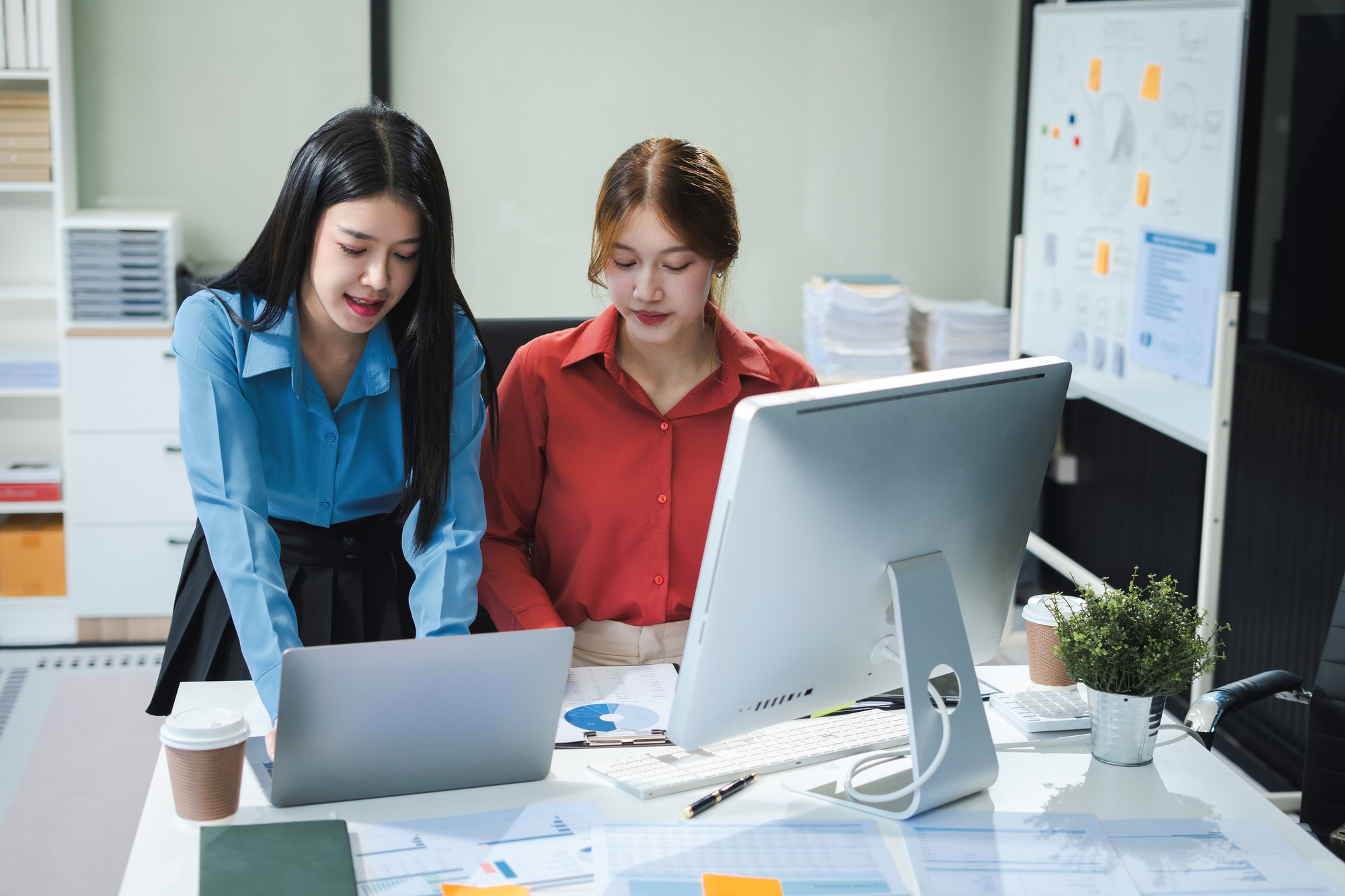 businesswoman discuss with new startup project Idea presentation