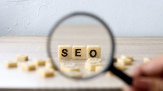 Selective focus of magnifying glass SEO